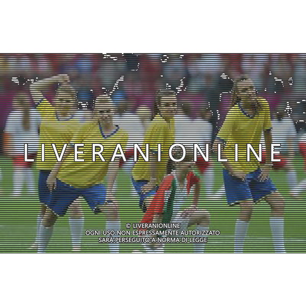 (120629) -- WARSAW, June 29, 2012 () -- Cheerleaders pose before the semifinal match between Germany and Italy at the Euro 2012 football championships in Warsaw, Poland, June 28, 2012. (/Liu Lihang) (jyc) PHOTOSHOT/AG ALDO LIVERANI SAS - ITALY ONLY -