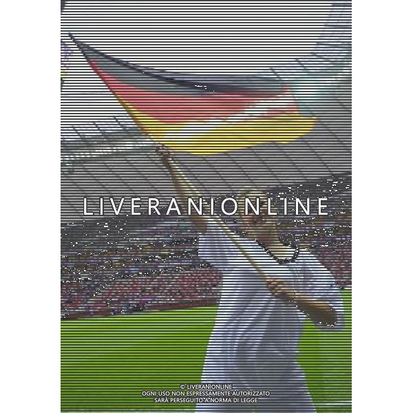 (120629) -- WARSAW, June 29, 2012 () -- A cheerleader poses before the semifinal match between Germany and Italy at the Euro 2012 football championships in Warsaw, Poland, June 28, 2012. (/Ma Ning) (jyc) PHOTOSHOT/AG ALDO LIVERANI SAS - ITALY ONLY -