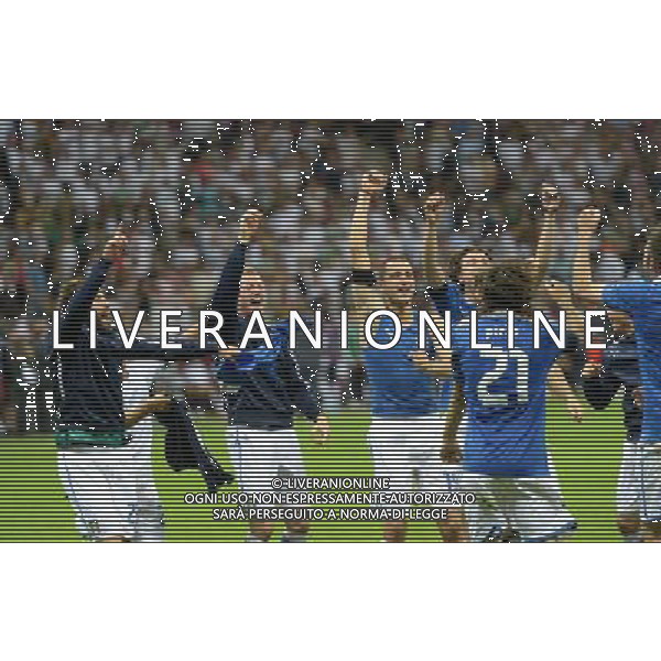 (120629) -- WARSAW, June 29, 2012 () -- Players of Italy celebrate victory after the semifinal match between Germany and Italy at the Euro 2012 football championships in Warsaw, Poland, June 28, 2012. Italy won 2-1 to enter the final. (/Liu Lihang) (jyc) PHOTOSHOT/AG ALDO LIVERANI SAS - ITALY ONLY -