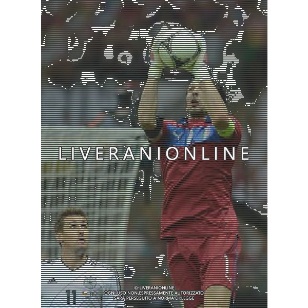 (120629) -- WARSAW, June 29, 2012 () -- Italy\'s goalkeeper Gianluigi Buffon (R) competes during the semifinal match between Germany and Italy at the Euro 2012 football championships in Warsaw, Poland, June 28, 2012. Italy won 2-1 to enter the final. (/Ma Ning) (jyc) PHOTOSHOT/AG ALDO LIVERANI SAS - ITALY ONLY -