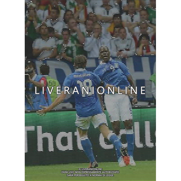 (120629) -- WARSAW, June 29, 2012 () -- Mario Balotelli (R) of Italy celebrates after scoring during the semifinal match between Germany and Italy at the Euro 2012 football championships in Warsaw, Poland, June 28, 2012. Italy won 2-1 to enter the final. (/Liu Lihang) (jyc) PHOTOSHOT/AG ALDO LIVERANI SAS - ITALY ONLY -