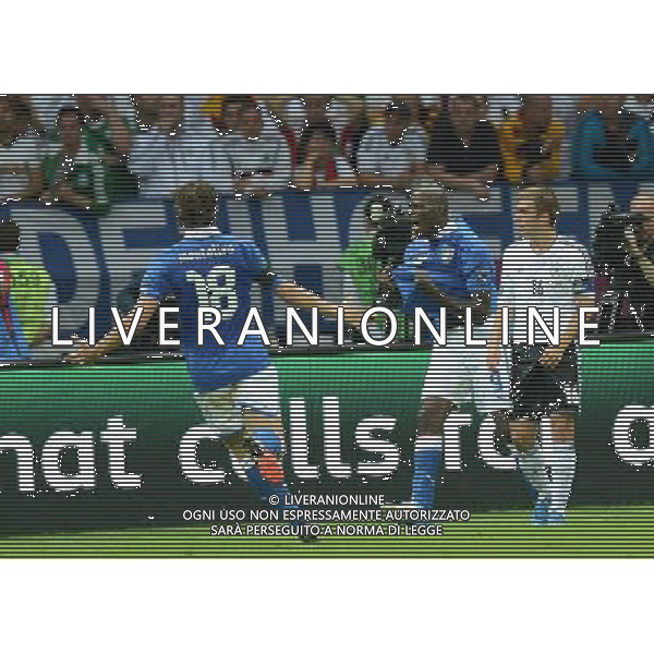 (120629) -- WARSAW, June 29, 2012 () -- Mario Balotelli (C) of Italy celebrates after scoring during the semifinal match between Germany and Italy at the Euro 2012 football championships in Warsaw, Poland, June 28, 2012. Italy won 2-1 to enter the final. (/Liu Lihang) (jyc) PHOTOSHOT/AG ALDO LIVERANI SAS - ITALY ONLY -