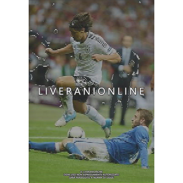 (120629) -- WARSAW, June 29, 2012 () -- Sami Khedira (Up) of Germany vies with Daniele De Rossi of Italy during the semifinal match between Germany and Italy at the Euro 2012 football championships in Warsaw, Poland, June 28, 2012. Italy won 2-1 to enter the final. (/Liu Lihang) (jyc) PHOTOSHOT/AG ALDO LIVERANI SAS - ITALY ONLY -