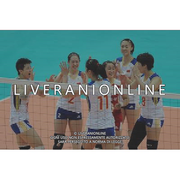 (120629) -- NINGBO, June 29, 2012 () -- Team China celebrate one point during the 3rd round match against Thailand at the FIVB Volleyball World Grand Prix in Ningbo, east China\'s Zhejiang Province, June 29, 2012. (/Ju Huanzong) ©photoshot/Agenzia Aldo Liverani Sas - ITALY ONLY: Cina - Thailandia Volley femminile 3 ¡ pallavolo FIVB World Grand Prix a Ningbo , a est della Cina provincia di Zhejiang, 29 giugno 2012.