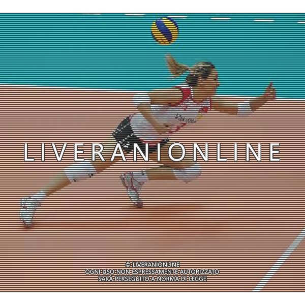 (120629) -- NINGBO, June 29, 2012 () -- Turkey\'s Guresen Gizem (L) saves the ball during the 3rd round match against the United States at the FIVB Volleyball World Grand Prix in Ningbo, east China\'s Zhejiang Province, June 29, 2012. (/Xu Yu) ©photoshot/Agenzia Aldo Liverani Sas - ITALY ONLY: Turchia - Stati Uniti Volley femminile 3¡ turno pallavolo FIVB World Grand Prix a Ningbo , a est della Cina provincia di Zhejiang, 29 giugno 2012.
