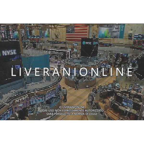 (120629) -- NEW YORK, June 29, 2012 () -- Traders work at the New York Stock Exchange in New York, June 29, 2012. U.S. stocks surged on Friday, with three major indexes posing best gains since June 6, after European Union leaders agreed to take more concrete actions to solve European debt crisis. (/Wang Lei) AG ALDO LIVERANI S A S ONLY ITALY