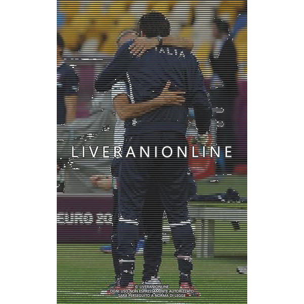 Campionati Europei UEFA 2012 Polonia/Ucraina Finale Kiev (Ucraina) - 30.06.2012 Allenamento Italia Nella Foto:buffon abbraccia il dottor castellacci /Ph.Vitez-Ag. Aldo Liverani