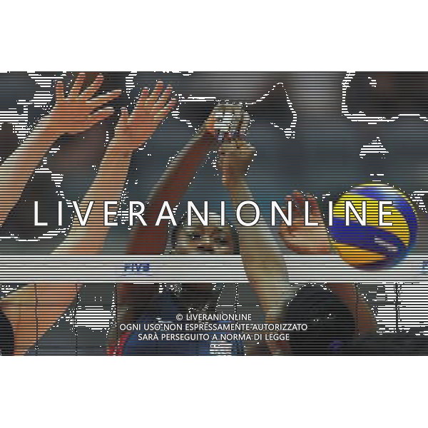 (120630) -- NINGBO, June 30, 2012 () -- Megan Hodge (C) of the United States spikes the ball during the 4th round match against Cuba at the FIVB Volleyball World Grand Prix in Ningbo, east China\'s Zhejiang Province, June 30, 2012. (/Ju Huanzong) AG ALDO LIVERANI S A S ONLY ITALY