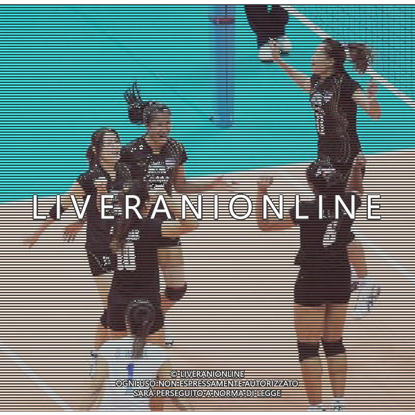 (120629) -- NINGBO, June 29, 2012 () -- Team Thailand celebrate victory during the 3rd round match against China at the FIVB Volleyball World Grand Prix in Ningbo, east China\'s Zhejiang Province, June 29, 2012. China lost the match 2-3. (/Xu Yu) AG ALDO LIVERANI S A S ONLY ITALY