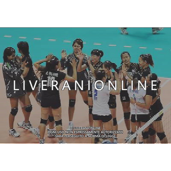 (120629) -- NINGBO, June 29, 2012 () -- Team Thailand celebrate victory after the 3rd round match against China at the FIVB Volleyball World Grand Prix in Ningbo, east China\'s Zhejiang Province, June 29, 2012. China lost the match 2-3. (/Ju Huanzong) AG ALDO LIVERANI S A S ONLY ITALY