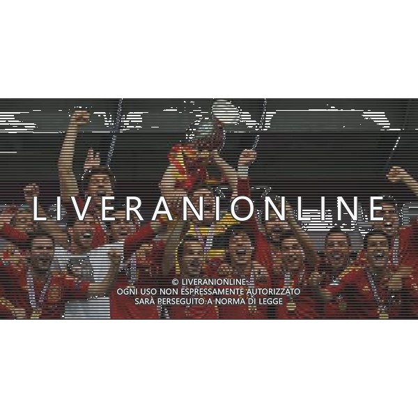 Campionati Europei UEFA 2012 Polonia/Ucraina Finale Kiev (Ucraina) - 01.07.2012 Spagna-Italia Nella Foto:casillas alza la coppa /Ph.Vitez-Ag. Aldo Liverani