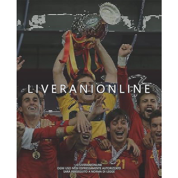 Campionati Europei UEFA 2012 Polonia/Ucraina Finale Kiev (Ucraina) - 01.07.2012 Spagna-Italia Nella Foto:casillas alza la coppa /Ph.Vitez-Ag. Aldo Liverani