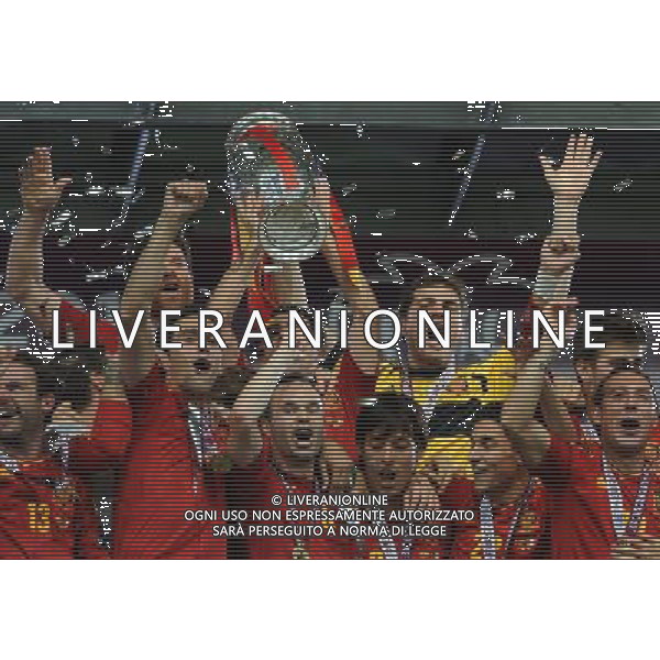 Campionati Europei UEFA 2012 Polonia/Ucraina Finale Kiev (Ucraina) - 01.07.2012 Spagna-Italia Nella Foto:casillas alza la coppa /Ph.Vitez-Ag. Aldo Liverani