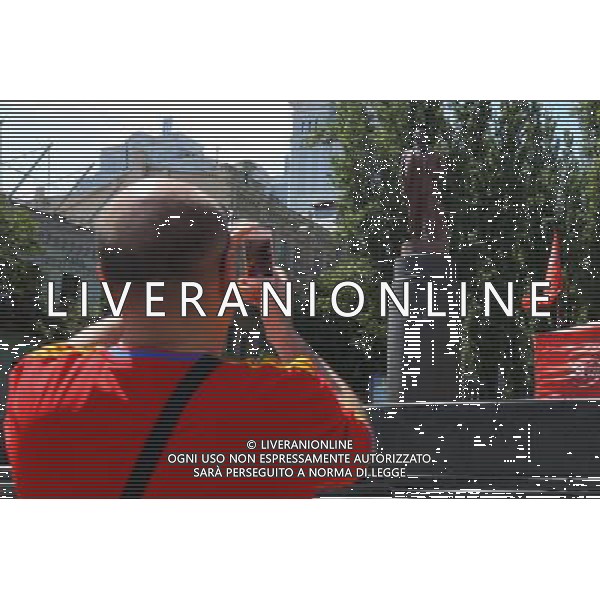 01.07.2012, KIJOW, PILKA NOZNA, FOOTBALL, MISTRZOSTWA EUROPY W PILCE NOZNEJ, EURO 2012, FOOTBALL EUROPEAN CHAMPIONSHIP,FINAL, HISZPANIA - WLOCHY, SPAIN - ITALY, KIBIC HISZPANII, POMNIK LENINA, FOT. TOMASZ JASTRZEBOWSKI / FOTO OLIMPIK/NEWSPIX.PL --- Newspix.pl SPAGNA ITALIA FINALE EUROPEI 2012 - AG ALDO LIVERANI SAS - ITALY ONLY - *** Local Caption *** .