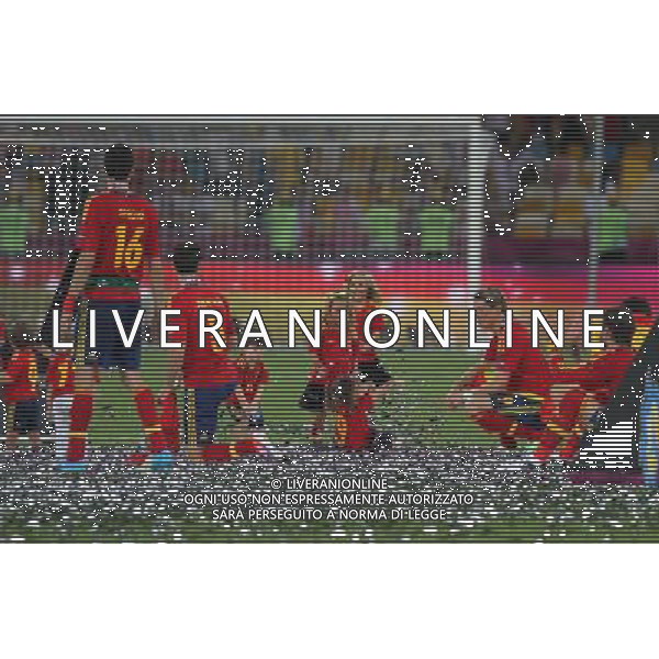 01.07.2012, KIJOW, PILKA NOZNA, FOOTBALL, MISTRZOSTWA EUROPY W PILCE NOZNEJ, EURO 2012, FOOTBALL EUROPEAN CHAMPIONSHIP,FINAL, HISZPANIA - WLOCHY, SPAIN - ITALY, PILKARZE HISZPANII, RADOSC Z DZIECMI, FOT. TOMASZ JASTRZEBOWSKI / FOTO OLIMPIK/NEWSPIX.PL --- Newspix.pl SPAGNA ITALIA FINALE EUROPEI 2012 - AG ALDO LIVERANI SAS - ITALY ONLY - *** Local Caption *** .