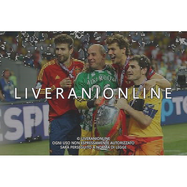 01.07.2012, KIJOW, PILKA NOZNA, FOOTBALL, MISTRZOSTWA EUROPY W PILCE NOZNEJ, EURO 2012, FOOTBALL EUROPEAN CHAMPIONSHIP,FINAL, HISZPANIA - WLOCHY, SPAIN - ITALY, GERARD PIQUE, PEPE REINA, FERNANDO LLORENTE (ESP), IKER CASILLAS (ESP), FOT. TOMASZ JASTRZEBOWSKI / FOTO OLIMPIK/NEWSPIX.PL --- Newspix.pl SPAGNA ITALIA FINALE EUROPEI 2012 - AG ALDO LIVERANI SAS - ITALY ONLY - *** Local Caption *** .