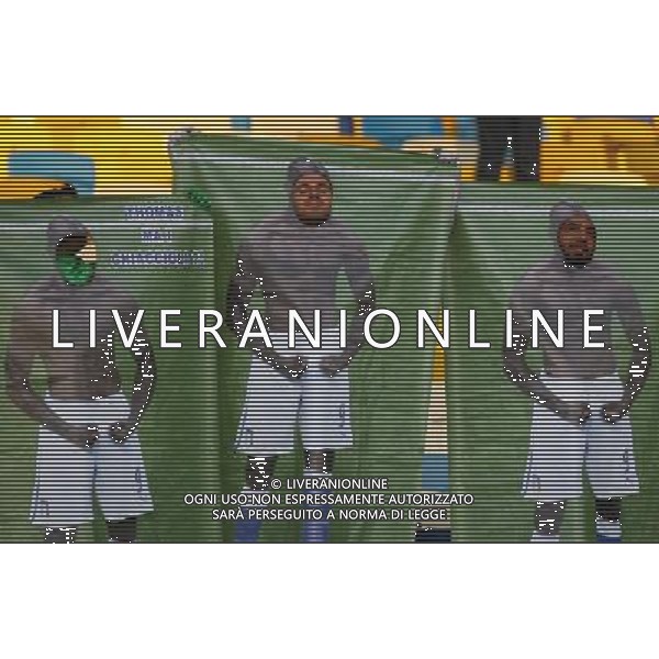 01.07.2012, KIJOW, PILKA NOZNA, FOOTBALL, MISTRZOSTWA EUROPY W PILCE NOZNEJ, EURO 2012, FOOTBALL EUROPEAN CHAMPIONSHIP,FINAL, HISZPANIA - WLOCHY, SPAIN - ITALY, KIBICE WLOCH, MARIO BALOTELLI, FOT. TOMASZ JASTRZEBOWSKI / FOTO OLIMPIK/NEWSPIX.PL --- Newspix.pl SPAGNA ITALIA FINALE EUROPEI 2012 - AG ALDO LIVERANI SAS - ITALY ONLY - *** Local Caption *** .