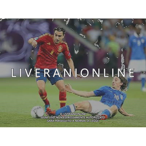 KIJOW STADION OLIMPIJSKI 01.07.2012 EURO 2012 PILKA NOZNA FINAL MISTRZOSTW EUROPY HISZPANIA WLOCHY NZ XAVI HERNANDEZ SPA RICCARDO MONTOLIVO ITA FOT MICHAL NOWAK / NEWSPIX.PL KYIV OLYMPIC STADIUM 01.07.2012 FOOTBALL SOCCER EURO 2012 FINAL OF UEFA EUROPEAN FOOTBALL CHAMPIONSHIP SPAIN - ITALY XAVI HERNANDEZ SPA RICCARDO MONTOLIVO ITA MICHAL NOWAK / NEWSPIX.PL --- Newspix.pl SPAGNA ITALIA FINALE EUROPEI 2012 - AG ALDO LIVERANI SAS - ITALY ONLY - *** Local Caption *** .