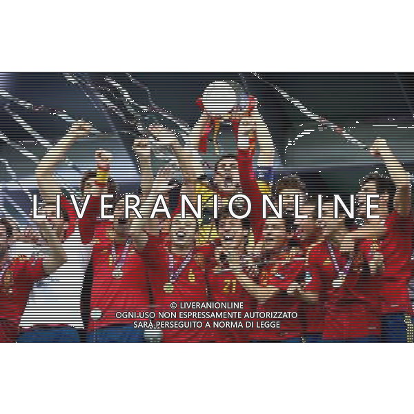 KIJOW STADION OLIMPIJSKI 01.07.2012 EURO 2012 PILKA NOZNA FINAL MISTRZOSTW EUROPY HISZPANIA WLOCHY NZ HISZPANIA RADOSC ZWYCIESTWO MISTRZOSTWO MISTRZ EUROPY FOT MICHAL NOWAK / NEWSPIX.PL KYIV OLYMPIC STADIUM 01.07.2012 FOOTBALL SOCCER EURO 2012 FINAL OF UEFA EUROPEAN FOOTBALL CHAMPIONSHIP SPAIN - ITALY SPANISH PLAYERS ARE CELEBRATING AS THEY WON OVER ITALY. SPAIN BECAME EUROPEAN CHAMPIONS MICHAL NOWAK / NEWSPIX.PL --- Newspix.pl SPAGNA ITALIA FINALE EUROPEI 2012 - AG ALDO LIVERANI SAS - ITALY ONLY - *** Local Caption *** .