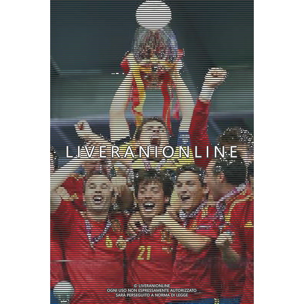 KIJOW STADION OLIMPIJSKI 01.07.2012 EURO 2012 PILKA NOZNA FINAL MISTRZOSTW EUROPY HISZPANIA WLOCHY NZ HISZPANIA RADOSC ZWYCIESTWO MISTRZOSTWO MISTRZ EUROPY FOT MICHAL NOWAK / NEWSPIX.PL KYIV OLYMPIC STADIUM 01.07.2012 FOOTBALL SOCCER EURO 2012 FINAL OF UEFA EUROPEAN FOOTBALL CHAMPIONSHIP SPAIN - ITALY SPANISH PLAYERS ARE CELEBRATING AS THEY WON OVER ITALY. SPAIN BECAME EUROPEAN CHAMPIONS MICHAL NOWAK / NEWSPIX.PL --- Newspix.pl SPAGNA ITALIA FINALE EUROPEI 2012 - AG ALDO LIVERANI SAS - ITALY ONLY - *** Local Caption *** .