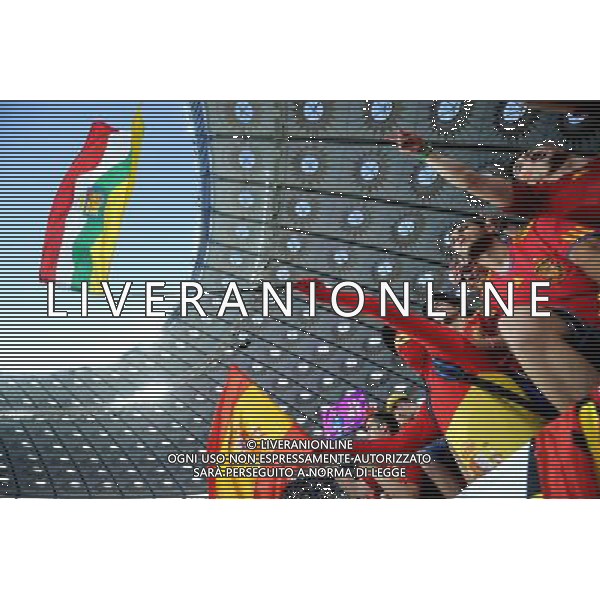 01.07.2012 KIJOW - STADION OLIMPIJSKI ( KYIV OLYMPIC STADIUM ) PILKA NOZNA ( FOOTBALL ) MISTRZOSTWA EUROPY W PILCE NOZNEJ UEFA EURO 2012 ( EUROPEAN CHAMPIONSHIPS UEFA EURO 2012 ) FINAL EURO 2012 ( FINAL EURO 2012 ) MECZ HISZPANIA - WLOCHY ( GAME SPAIN - ITALY ) NZ KIBICE HISZPANII FOTO MICHAL STANCZYK / CYFRASPORT/NEWSPIX.PL --- Newspix.pl SPAGNA ITALIA FINALE EUROPEI 2012 - AG ALDO LIVERANI SAS - ITALY ONLY - *** Local Caption *** .