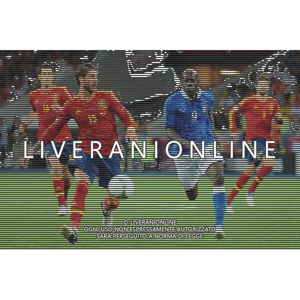 01.07.2012 KIJOW - STADION OLIMPIJSKI ( KYIV OLYMPIC STADIUM ) PILKA NOZNA ( FOOTBALL ) MISTRZOSTWA EUROPY W PILCE NOZNEJ UEFA EURO 2012 ( EUROPEAN CHAMPIONSHIPS UEFA EURO 2012 ) FINAL EURO 2012 ( FINAL EURO 2012 ) MECZ HISZPANIA - WLOCHY ( GAME SPAIN - ITALY ) NZ SERGIO RAMOS (L), MARIO BALOTELLI (P) FOTO MICHAL STANCZYK / CYFRASPORT/NEWSPIX.PL --- Newspix.pl SPAGNA ITALIA FINALE EUROPEI 2012 - AG ALDO LIVERANI SAS - ITALY ONLY - *** Local Caption *** .