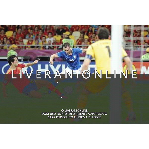 01.07.2012 KIJOW - STADION OLIMPIJSKI ( KYIV OLYMPIC STADIUM ) PILKA NOZNA ( FOOTBALL ) MISTRZOSTWA EUROPY W PILCE NOZNEJ UEFA EURO 2012 ( EUROPEAN CHAMPIONSHIPS UEFA EURO 2012 ) FINAL EURO 2012 ( FINAL EURO 2012 ) MECZ HISZPANIA - WLOCHY ( GAME SPAIN - ITALY ) NZ ALVARO ARBELOA (L), ANTONIO CASSANO (P) FOTO MICHAL STANCZYK / CYFRASPORT/NEWSPIX.PL --- Newspix.pl SPAGNA ITALIA FINALE EUROPEI 2012 - AG ALDO LIVERANI SAS - ITALY ONLY - *** Local Caption *** .
