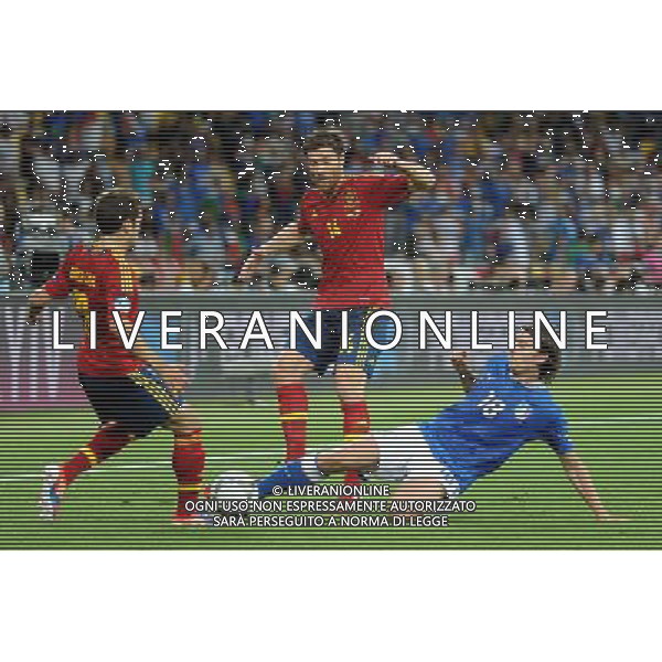 01.07.2012 KIJOW - STADION OLIMPIJSKI ( KYIV OLYMPIC STADIUM ) PILKA NOZNA ( FOOTBALL ) MISTRZOSTWA EUROPY W PILCE NOZNEJ UEFA EURO 2012 ( EUROPEAN CHAMPIONSHIPS UEFA EURO 2012 ) FINAL EURO 2012 ( FINAL EURO 2012 ) MECZ HISZPANIA - WLOCHY ( GAME SPAIN - ITALY ) NZ XABI ALONSO (C), RICCARDO MONTOLIVO (P) FOTO MICHAL STANCZYK / CYFRASPORT/NEWSPIX.PL --- Newspix.pl SPAGNA ITALIA FINALE EUROPEI 2012 - AG ALDO LIVERANI SAS - ITALY ONLY - *** Local Caption *** .