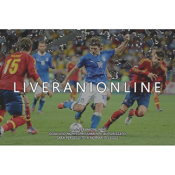 01.07.2012 KIJOW - STADION OLIMPIJSKI ( KYIV OLYMPIC STADIUM ) PILKA NOZNA ( FOOTBALL ) MISTRZOSTWA EUROPY W PILCE NOZNEJ UEFA EURO 2012 ( EUROPEAN CHAMPIONSHIPS UEFA EURO 2012 ) FINAL EURO 2012 ( FINAL EURO 2012 ) MECZ HISZPANIA - WLOCHY ( GAME SPAIN - ITALY ) NZ SERGIO RAMOS (L), RICCARDO MONTOLIVO (P) FOTO MICHAL STANCZYK / CYFRASPORT/NEWSPIX.PL --- Newspix.pl SPAGNA ITALIA FINALE EUROPEI 2012 - AG ALDO LIVERANI SAS - ITALY ONLY - *** Local Caption *** .