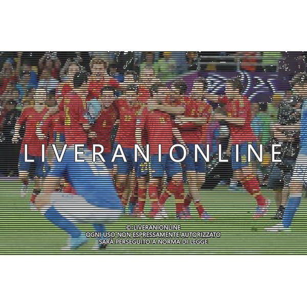01.07.2012 KIJOW - STADION OLIMPIJSKI ( KYIV OLYMPIC STADIUM ) PILKA NOZNA ( FOOTBALL ) MISTRZOSTWA EUROPY W PILCE NOZNEJ UEFA EURO 2012 ( EUROPEAN CHAMPIONSHIPS UEFA EURO 2012 ) FINAL EURO 2012 ( FINAL EURO 2012 ) MECZ HISZPANIA - WLOCHY ( GAME SPAIN - ITALY ) NZ JUAN MATA , JESUS NAVAS , JORDI ALBA , JUANFRAN , SERGIO BUSQUETS , FERNANDO TORRES , RADOSC ZWYCIESTWO FOTO MICHAL STANCZYK / CYFRASPORT/NEWSPIX.PL --- Newspix.pl SPAGNA ITALIA FINALE EUROPEI 2012 - AG ALDO LIVERANI SAS - ITALY ONLY - *** Local Caption *** .