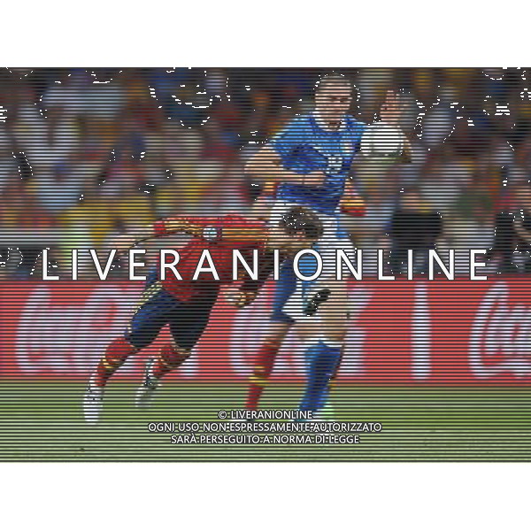 01.07.2012 KIJOW KIEV PILKA NOZNA KADRA REPREZENTACJA MISTRZOSTWA EUROPY W PILCE NOZNEJ EURO2012 POLSKA I UKRAINA FOOTBALL EUROPEAN CHAMPIONSHIPS UEFA EURO 2012 POLAND AND UKRAINE FINAL (FINAL GAME) HISZPANIA - WLOCHY (SPAIN VS. ITALY) N/Z SERGIO RAMOS LEONARDO BONUCCI REKA HANDBALL FOT LUKASZ LASKOWSKI / PRESSFOCUS NEWSPIXPL --- Newspix.pl SPAGNA ITALIA FINALE EUROPEI 2012 - AG ALDO LIVERANI SAS - ITALY ONLY - *** Local Caption *** .