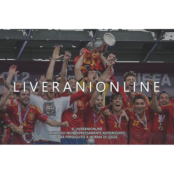 01.07.2012 KIJOW (KIEV) STADION OLYMPIJSKI (THE OLYMPIC STADIUM) PILKA NOZNA (SOCCER) MISTRZOSTWA EURO 2012 POLSKA UKRAINA (UEFA EURO 2012 POLAND UKRAINE) FINAL (FINAL) MECZ HISZPANIA - WLOCHY (SPAIN - ITALY) N/Z PUCHAR RADOSC MISTRZ ZWYCIEZCA HISZPANIA DRUZYNA FOT RAFAL OLEKSIEWICZ / PRESSFOCUS NEWSPIXPL --- Newspix.pl SPAGNA ITALIA FINALE EUROPEI 2012 - AG ALDO LIVERANI SAS - ITALY ONLY - *** Local Caption *** .