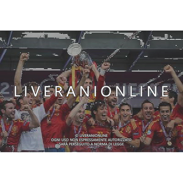 01.07.2012 KIJOW (KIEV) STADION OLYMPIJSKI (THE OLYMPIC STADIUM) PILKA NOZNA (SOCCER) MISTRZOSTWA EURO 2012 POLSKA UKRAINA (UEFA EURO 2012 POLAND UKRAINE) FINAL (FINAL) MECZ HISZPANIA - WLOCHY (SPAIN - ITALY) N/Z PUCHAR RADOSC MISTRZ ZWYCIEZCA HISZPANIA DRUZYNA FOT RAFAL OLEKSIEWICZ / PRESSFOCUS NEWSPIXPL --- Newspix.pl SPAGNA ITALIA FINALE EUROPEI 2012 - AG ALDO LIVERANI SAS - ITALY ONLY - *** Local Caption *** .