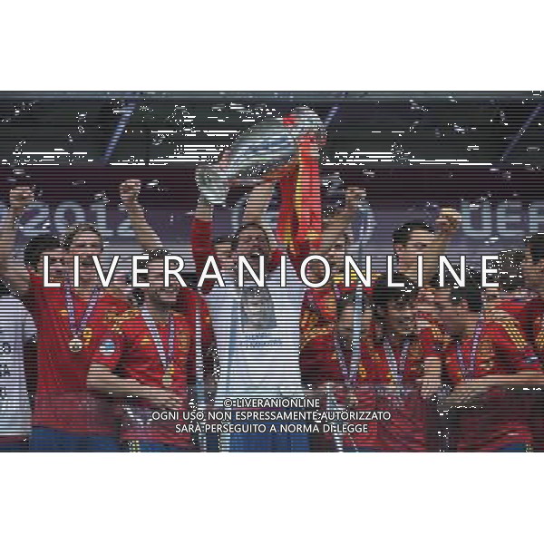 01.07.2012 KIJOW (KIEV) STADION OLYMPIJSKI (THE OLYMPIC STADIUM) PILKA NOZNA (SOCCER) MISTRZOSTWA EURO 2012 POLSKA UKRAINA (UEFA EURO 2012 POLAND UKRAINE) FINAL (FINAL) MECZ HISZPANIA - WLOCHY (SPAIN - ITALY) N/Z PUCHAR RADOSC MISTRZ ZWYCIEZCA HISZPANIA DRUZYNA FERNANDO TORRES FOT RAFAL OLEKSIEWICZ / PRESSFOCUS NEWSPIXPL --- Newspix.pl SPAGNA ITALIA FINALE EUROPEI 2012 - AG ALDO LIVERANI SAS - ITALY ONLY - *** Local Caption *** .