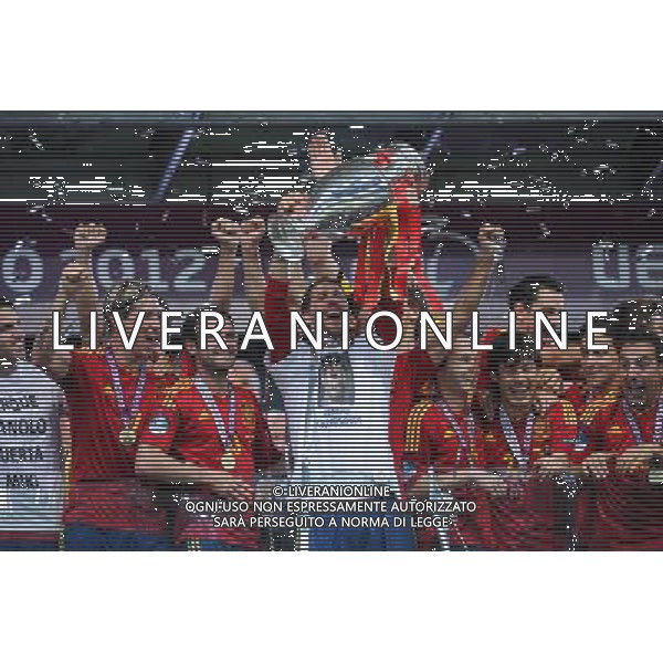 01.07.2012 KIJOW (KIEV) STADION OLYMPIJSKI (THE OLYMPIC STADIUM) PILKA NOZNA (SOCCER) MISTRZOSTWA EURO 2012 POLSKA UKRAINA (UEFA EURO 2012 POLAND UKRAINE) FINAL (FINAL) MECZ HISZPANIA - WLOCHY (SPAIN - ITALY) N/Z PUCHAR RADOSC MISTRZ ZWYCIEZCA HISZPANIA DRUZYNA FERNANDO TORRES FOT RAFAL OLEKSIEWICZ / PRESSFOCUS NEWSPIXPL --- Newspix.pl SPAGNA ITALIA FINALE EUROPEI 2012 - AG ALDO LIVERANI SAS - ITALY ONLY - *** Local Caption *** .