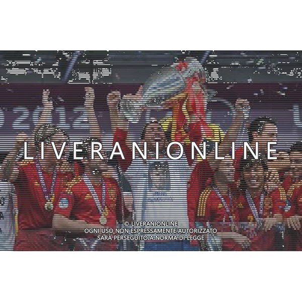 01.07.2012 KIJOW (KIEV) STADION OLYMPIJSKI (THE OLYMPIC STADIUM) PILKA NOZNA (SOCCER) MISTRZOSTWA EURO 2012 POLSKA UKRAINA (UEFA EURO 2012 POLAND UKRAINE) FINAL (FINAL) MECZ HISZPANIA - WLOCHY (SPAIN - ITALY) N/Z PUCHAR RADOSC MISTRZ ZWYCIEZCA HISZPANIA DRUZYNA FERNANDO TORRES FOT RAFAL OLEKSIEWICZ / PRESSFOCUS NEWSPIXPL --- Newspix.pl SPAGNA ITALIA FINALE EUROPEI 2012 - AG ALDO LIVERANI SAS - ITALY ONLY - *** Local Caption *** .