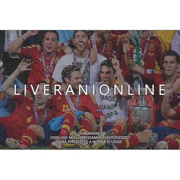 01.07.2012 KIJOW (KIEV) STADION OLYMPIJSKI (THE OLYMPIC STADIUM) PILKA NOZNA (SOCCER) MISTRZOSTWA EURO 2012 POLSKA UKRAINA (UEFA EURO 2012 POLAND UKRAINE) FINAL (FINAL) MECZ HISZPANIA - WLOCHY (SPAIN - ITALY) N/Z PUCHAR RADOSC MISTRZ ZWYCIEZCA HISZPANIA DRUZYNA CESC FABREGAS FERNANDO TORRES ANDRES INIESTA FOT RAFAL OLEKSIEWICZ / PRESSFOCUS NEWSPIXPL --- Newspix.pl SPAGNA ITALIA FINALE EUROPEI 2012 - AG ALDO LIVERANI SAS - ITALY ONLY - *** Local Caption *** .