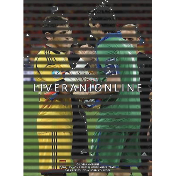 Campionati Europei UEFA 2012 Polonia/Ucraina Finale Kiev (Ucraina) - 01.07.2012 Spagna-Italia Nella Foto:Casillas Iker-Buffon Gianluigi /Ph.Vitez-Ag. Aldo Liverani