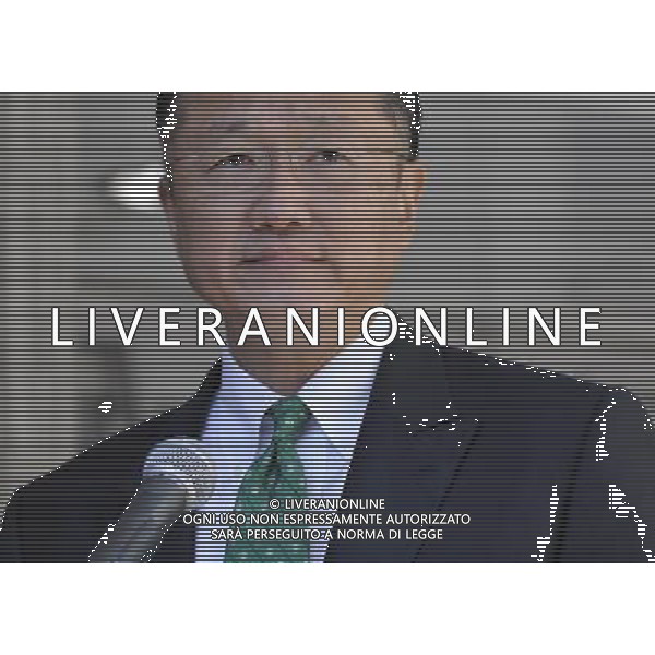 (120702) -- WASHINGTON, July 2, 2012 () -- World Bank President Jim Yong Kim speaks to the media after arriving at the World Bank headquarters for his first day on the job in Washington D.C., capital of the United States, July 2, 2012. Dr. Kim, a Korean-American public health expert and Dartmouth University president, officially replaced Robert Zoellick as World Bank President on Sunday. (/Zhang Jun) (nxl) ©photoshot/AGENZIA ALDO LIVERANI SAS - ITALY ONLY - Il nuovo Presidente della Banca Mondiale Jim Yong Kim all\'arrivo presso la sede della Banca Mondiale per il suo primo giorno di lavoro a Washington DC, capitale degli Stati Uniti, 2 luglio 2012.