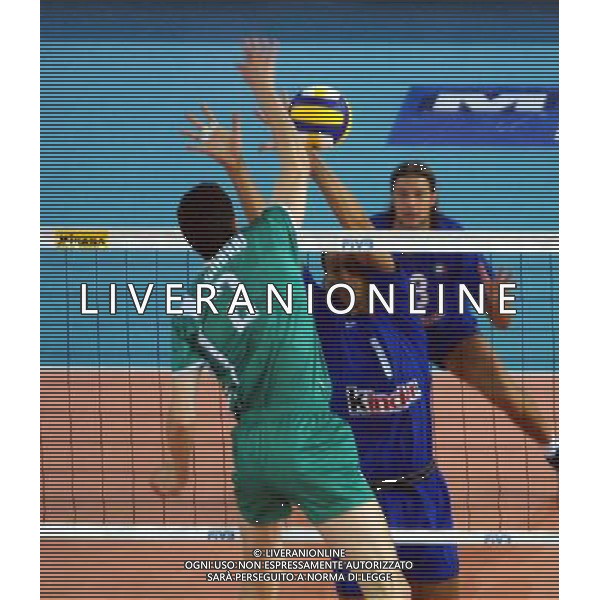 ROMA 17/7/2004 VOLLEY WORLD LIGUE ITALIA-BULGARIA NELLA FOTO LUIGI MASTRANGELO- HRISTO TSVETANOV FOTO CAVALLO/AG ALDO LIVERANI