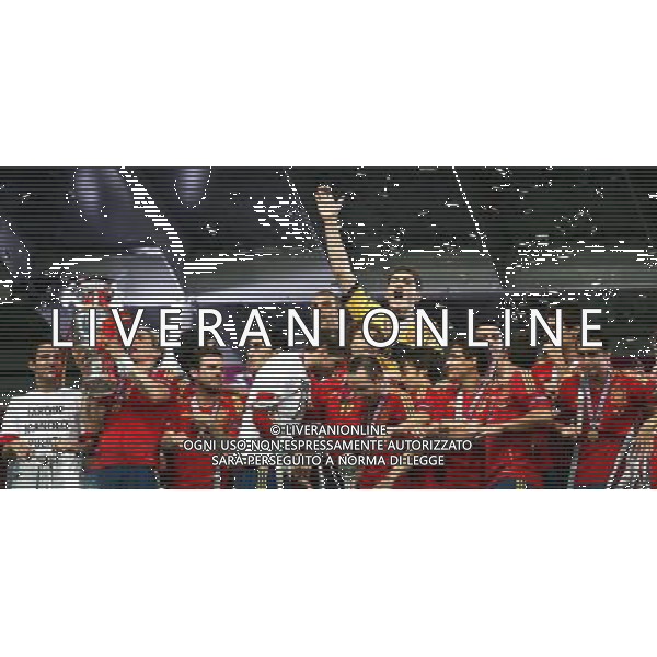 KIJOW STADION OLIMPIJSKI 01.07.2012 EURO 2012 PILKA NOZNA FINAL MISTRZOSTW EUROPY HISZPANIA WLOCHY NZ HISZPANIA RADOSC ZWYCIESTWO MISTRZOSTWO MISTRZ EUROPY FETA FOT MICHAL NOWAK / NEWSPIX.PL KYIV OLYMPIC STADIUM 01.07.2012 FOOTBALL SOCCER EURO 2012 FINAL OF UEFA EUROPEAN FOOTBALL CHAMPIONSHIP SPAIN - ITALY SPANISH PLAYERS ARE CELEBRATING AS THEY WON OVER ITALY. SPAIN BECAME EUROPEAN CHAMPIONS MICHAL NOWAK / NEWSPIX.PL --- Newspix.pl /EUROPEO 2012 ITALIA SPAGNA FINALE - AG ALDO LIVERANI SAS - ITALY ONLY - *** Local Caption *** www.newspix.pl mail us: info@newspix.pl call us: 0048 022 23 22 222 --- Polish Picture Agency by Ringier Axel Springer Poland .