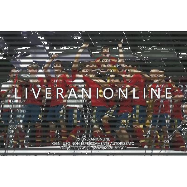 KIJOW STADION OLIMPIJSKI 01.07.2012 EURO 2012 PILKA NOZNA FINAL MISTRZOSTW EUROPY HISZPANIA WLOCHY NZ HISZPANIA RADOSC ZWYCIESTWO MISTRZOSTWO MISTRZ EUROPY FETA FOT MICHAL NOWAK / NEWSPIX.PL KYIV OLYMPIC STADIUM 01.07.2012 FOOTBALL SOCCER EURO 2012 FINAL OF UEFA EUROPEAN FOOTBALL CHAMPIONSHIP SPAIN - ITALY SPANISH PLAYERS ARE CELEBRATING AS THEY WON OVER ITALY. SPAIN BECAME EUROPEAN CHAMPIONS MICHAL NOWAK / NEWSPIX.PL --- Newspix.pl /EUROPEO 2012 ITALIA SPAGNA FINALE - AG ALDO LIVERANI SAS - ITALY ONLY - *** Local Caption *** www.newspix.pl mail us: info@newspix.pl call us: 0048 022 23 22 222 --- Polish Picture Agency by Ringier Axel Springer Poland .