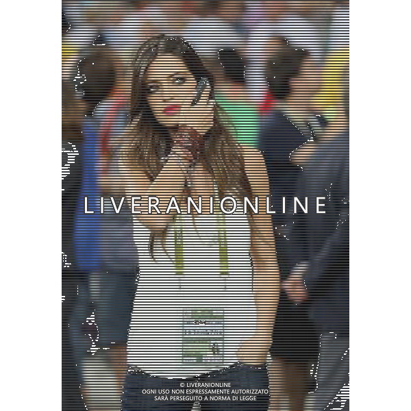 KIJOW STADION OLIMPIJSKI 01.07.2012 EURO 2012 PILKA NOZNA FINAL MISTRZOSTW EUROPY HISZPANIA WLOCHY NZ HISZPANIA RADOSC ZWYCIESTWO MISTRZOSTWO MISTRZ EUROPY FETA SARA CARBONERO FOT MICHAL NOWAK / NEWSPIX.PL KYIV OLYMPIC STADIUM 01.07.2012 FOOTBALL SOCCER EURO 2012 FINAL OF UEFA EUROPEAN FOOTBALL CHAMPIONSHIP SPAIN - ITALY SPANISH PLAYERS ARE CELEBRATING AS THEY WON OVER ITALY. SPAIN BECAME EUROPEAN CHAMPIONS MICHAL NOWAK / NEWSPIX.PL --- Newspix.pl /EUROPEO 2012 ITALIA SPAGNA FINALE - AG ALDO LIVERANI SAS - ITALY ONLY - *** Local Caption *** www.newspix.pl mail us: info@newspix.pl call us: 0048 022 23 22 222 --- Polish Picture Agency by Ringier Axel Springer Poland .