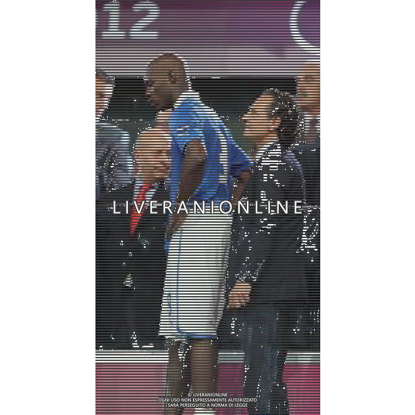 KIJOW STADION OLIMPIJSKI 01.07.2012 EURO 2012 PILKA NOZNA FINAL MISTRZOSTW EUROPY HISZPANIA WLOCHY NZ MARIO BALOTELLI ITA SELEKCJONER WLOCHY CESARE PRANDELLI FOT MICHAL NOWAK / NEWSPIX.PL KYIV OLYMPIC STADIUM 01.07.2012 FOOTBALL SOCCER EURO 2012 FINAL OF UEFA EUROPEAN FOOTBALL CHAMPIONSHIP SPAIN - ITALY MARIO BALOTELLI ITA COACH OF ITALY CESARE PRANDELLI MICHAL NOWAK / NEWSPIX.PL --- Newspix.pl /EUROPEO 2012 ITALIA SPAGNA FINALE - AG ALDO LIVERANI SAS - ITALY ONLY - *** Local Caption *** www.newspix.pl mail us: info@newspix.pl call us: 0048 022 23 22 222 --- Polish Picture Agency by Ringier Axel Springer Poland .