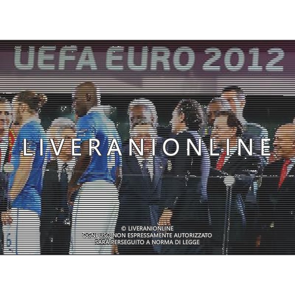 KIJOW STADION OLIMPIJSKI 01.07.2012 EURO 2012 PILKA NOZNA FINAL MISTRZOSTW EUROPY HISZPANIA WLOCHY NZ MARIO BALOTELLI ITA PREZYDENT POLSKA BRONISLAW KOMOROWSKI SELEKCJONER WLOCHY CESARE PRANDELLI FOT MICHAL NOWAK / NEWSPIX.PL KYIV OLYMPIC STADIUM 01.07.2012 FOOTBALL SOCCER EURO 2012 FINAL OF UEFA EUROPEAN FOOTBALL CHAMPIONSHIP SPAIN - ITALY MARIO BALOTELLI ITA PREZYDENT POLSKA BRONISLAW KOMOROWSKI SELEKCJONER WLOCHY CESARE PRANDELLI MICHAL NOWAK / NEWSPIX.PL --- Newspix.pl /EUROPEO 2012 ITALIA SPAGNA FINALE - AG ALDO LIVERANI SAS - ITALY ONLY - *** Local Caption *** www.newspix.pl mail us: info@newspix.pl call us: 0048 022 23 22 222 --- Polish Picture Agency by Ringier Axel Springer Poland .
