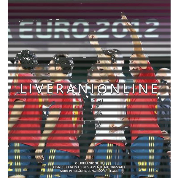 KIJOW STADION OLIMPIJSKI 01.07.2012 EURO 2012 PILKA NOZNA FINAL MISTRZOSTW EUROPY HISZPANIA WLOCHY NZ HISZPANIA RADOSC ZWYCIESTWO MISTRZOSTWO MISTRZ EUROPY FETA CESC FABREGAS SPA SANTI CAZORLA SPA FOT MICHAL NOWAK / NEWSPIX.PL KYIV OLYMPIC STADIUM 01.07.2012 FOOTBALL SOCCER EURO 2012 FINAL OF UEFA EUROPEAN FOOTBALL CHAMPIONSHIP SPAIN - ITALY SPANISH PLAYERS ARE CELEBRATING AS THEY WON OVER ITALY. SPAIN BECAME EUROPEAN CHAMPIONS MICHAL NOWAK / NEWSPIX.PL --- Newspix.pl /EUROPEO 2012 ITALIA SPAGNA FINALE - AG ALDO LIVERANI SAS - ITALY ONLY - *** Local Caption *** www.newspix.pl mail us: info@newspix.pl call us: 0048 022 23 22 222 --- Polish Picture Agency by Ringier Axel Springer Poland .
