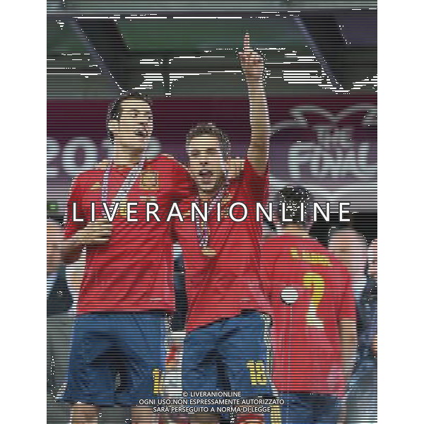 KIJOW STADION OLIMPIJSKI 01.07.2012 EURO 2012 PILKA NOZNA FINAL MISTRZOSTW EUROPY HISZPANIA WLOCHY NZ HISZPANIA RADOSC ZWYCIESTWO MISTRZOSTWO MISTRZ EUROPY FETA SERGIO BUSQUETS SPA JORDI ALBA SPA FOT MICHAL NOWAK / NEWSPIX.PL KYIV OLYMPIC STADIUM 01.07.2012 FOOTBALL SOCCER EURO 2012 FINAL OF UEFA EUROPEAN FOOTBALL CHAMPIONSHIP SPAIN - ITALY SPANISH PLAYERS ARE CELEBRATING AS THEY WON OVER ITALY. SPAIN BECAME EUROPEAN CHAMPIONS MICHAL NOWAK / NEWSPIX.PL --- Newspix.pl /EUROPEO 2012 ITALIA SPAGNA FINALE - AG ALDO LIVERANI SAS - ITALY ONLY - *** Local Caption *** www.newspix.pl mail us: info@newspix.pl call us: 0048 022 23 22 222 --- Polish Picture Agency by Ringier Axel Springer Poland .