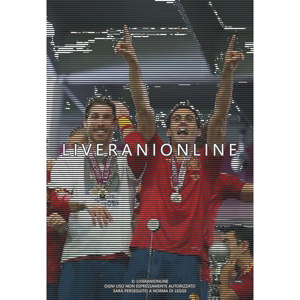 KIJOW STADION OLIMPIJSKI 01.07.2012 EURO 2012 PILKA NOZNA FINAL MISTRZOSTW EUROPY HISZPANIA WLOCHY NZ HISZPANIA RADOSC ZWYCIESTWO MISTRZOSTWO MISTRZ EUROPY FETA SERGIO RAMOS SPA SERGIO BUSQUETS SPA FOT MICHAL NOWAK / NEWSPIX.PL KYIV OLYMPIC STADIUM 01.07.2012 FOOTBALL SOCCER EURO 2012 FINAL OF UEFA EUROPEAN FOOTBALL CHAMPIONSHIP SPAIN - ITALY SPANISH PLAYERS ARE CELEBRATING AS THEY WON OVER ITALY. SPAIN BECAME EUROPEAN CHAMPIONS MICHAL NOWAK / NEWSPIX.PL --- Newspix.pl /EUROPEO 2012 ITALIA SPAGNA FINALE - AG ALDO LIVERANI SAS - ITALY ONLY - *** Local Caption *** www.newspix.pl mail us: info@newspix.pl call us: 0048 022 23 22 222 --- Polish Picture Agency by Ringier Axel Springer Poland .
