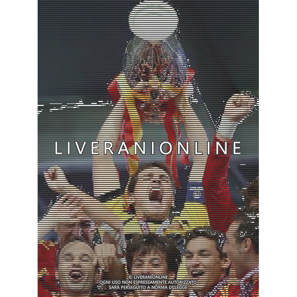 KIJOW STADION OLIMPIJSKI 01.07.2012 EURO 2012 PILKA NOZNA FINAL MISTRZOSTW EUROPY HISZPANIA WLOCHY NZ HISZPANIA RADOSC ZWYCIESTWO MISTRZOSTWO MISTRZ EUROPY FETA IKER CASILLAS SPA FOT MICHAL NOWAK / NEWSPIX.PL KYIV OLYMPIC STADIUM 01.07.2012 FOOTBALL SOCCER EURO 2012 FINAL OF UEFA EUROPEAN FOOTBALL CHAMPIONSHIP SPAIN - ITALY SPANISH PLAYERS ARE CELEBRATING AS THEY WON OVER ITALY. SPAIN BECAME EUROPEAN CHAMPIONS MICHAL NOWAK / NEWSPIX.PL --- Newspix.pl /EUROPEO 2012 ITALIA SPAGNA FINALE - AG ALDO LIVERANI SAS - ITALY ONLY - *** Local Caption *** www.newspix.pl mail us: info@newspix.pl call us: 0048 022 23 22 222 --- Polish Picture Agency by Ringier Axel Springer Poland .