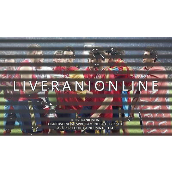 KIJOW STADION OLIMPIJSKI 01.07.2012 EURO 2012 PILKA NOZNA FINAL MISTRZOSTW EUROPY HISZPANIA WLOCHY NZ HISZPANIA RADOSC ZWYCIESTWO MISTRZOSTWO MISTRZ EUROPY FETA FOT MICHAL NOWAK / NEWSPIX.PL KYIV OLYMPIC STADIUM 01.07.2012 FOOTBALL SOCCER EURO 2012 FINAL OF UEFA EUROPEAN FOOTBALL CHAMPIONSHIP SPAIN - ITALY SPANISH PLAYERS ARE CELEBRATING AS THEY WON OVER ITALY. SPAIN BECAME EUROPEAN CHAMPIONS MICHAL NOWAK / NEWSPIX.PL --- Newspix.pl /EUROPEO 2012 ITALIA SPAGNA FINALE - AG ALDO LIVERANI SAS - ITALY ONLY - *** Local Caption *** www.newspix.pl mail us: info@newspix.pl call us: 0048 022 23 22 222 --- Polish Picture Agency by Ringier Axel Springer Poland .